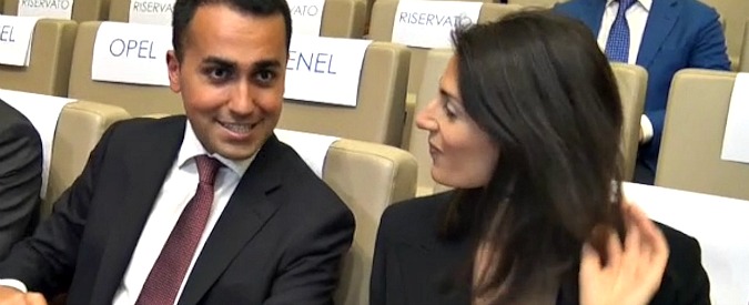 Copertina di Di Maio, confidenza (off the record) alla Raggi: “Come va? Bene, forse finalmente li mandiamo a casa una volta per tutte”