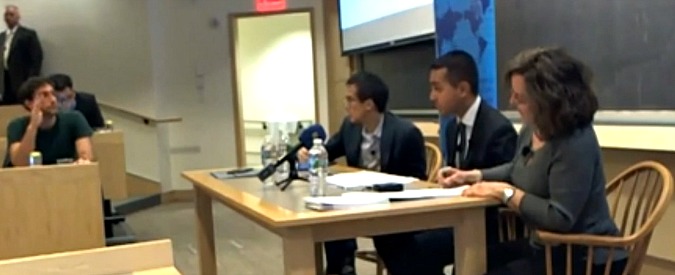 Copertina di Di Maio ad Harvard, il relatore: “Primo populista di destra a parlare qui”. E un ricercatore lo critica: “Non ha finito l’università”