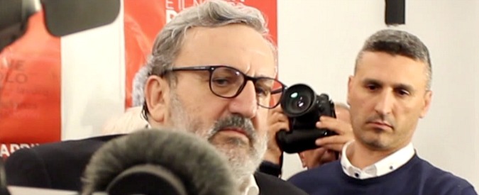 Copertina di Primarie Pd, Emiliano offre collaborazione a Renzi: “Ma dimostri di aver imparato lezione”