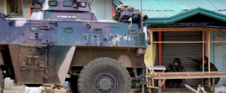 Copertina di Filippine, militanti Isis assediano la città di Marawi: 21 morti, scontri a fuoco nelle strade e gruppo di cattolici in ostaggio