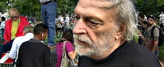 Copertina di Vaccini, Gino Strada: “Chi dice che non servono e fanno male è un cretino”