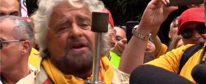 Copertina di Marcia M5S, Grillo scherza sulla Raggi: “Noi abbiamo il miglior orecchio per ascoltare i cittadini”