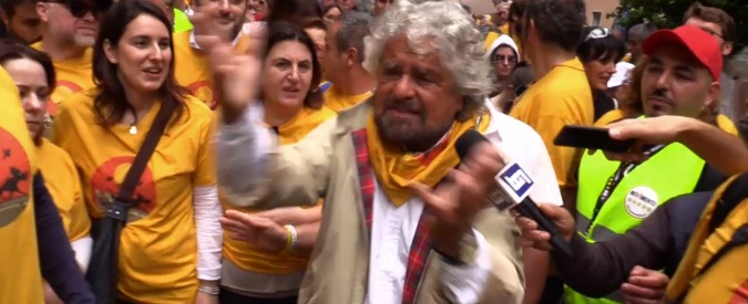 Copertina di Marcia M5s per il reddito di cittadinanza, Grillo: “Siamo noi i veri francescani”