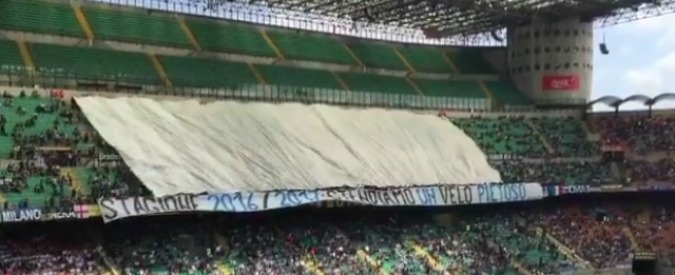 Copertina di Inter-Sassuolo, i nerazzurri perdono ancora. La curva nord stende un velo pietoso: “Andate a lavorare”