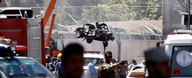 Copertina di Afghanistan, autobomba nell’area diplomatica di Kabul: 90 morti e 400 feriti