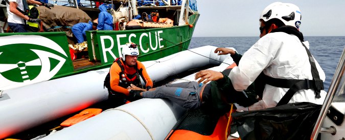 Ong tedesche: “Ue abbandona migranti”. Sea Watch: “Frontex e Sophia hanno cercato incidente in mare per screditarci”