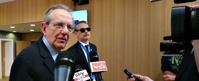 Copertina di Conti pubblici, Padoan: “Reintrodurre tassa sulla prima casa? Non è una buona idea”