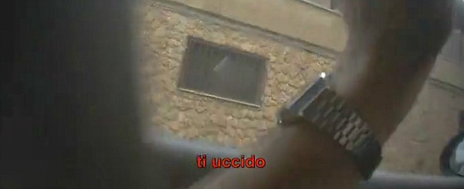 Copertina di La7, aggredita troupe di PiazzaPulita: “Stavamo documentando la nuova profugopoli calabrese”