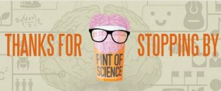 Copertina di “Pint of Science”, dall’ultima frontiera della lotta al cancro all’Alzheimer: scienziati e pazienti discutono al pub