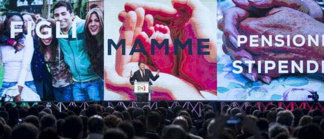Assemblea Pd, Renzi celebra le mamme e dimentica le donne