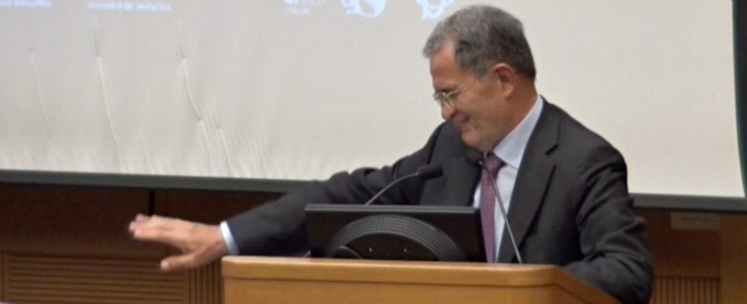 Copertina di Prodi, la presentazione del suo curriculum non finisce più. “Tante parole per dire che sono molto vecchio”