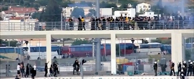 Copertina di Coppa di Grecia, scontri tra tifosi durante la finale. Le immagini delle violenze