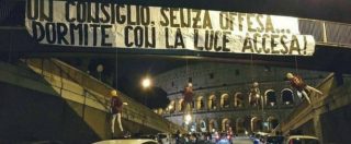 Copertina di Roma, manichini dei calciatori giallorossi impiccati davanti al Colosseo. Ultrà della Lazio rivendicano. Club: “Solo goliardia”