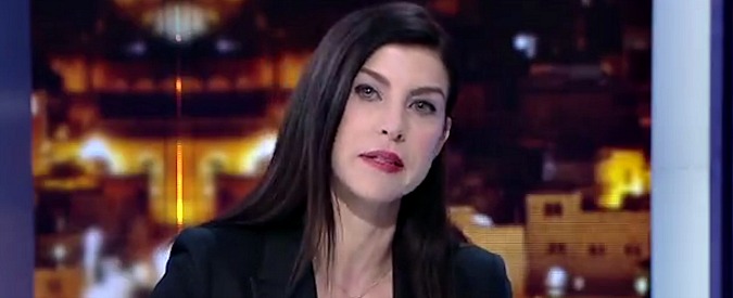 Copertina di “Questo è il nostro ultimo tg”. La conduttrice apprende la notizia in diretta e non riesce a trattenere l’emozione