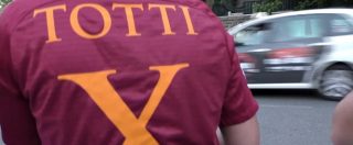 Copertina di Totti porta a cena i compagni a due giorni dall’addio. Tifosi lo aspettano e rimediano un colpo di clacson