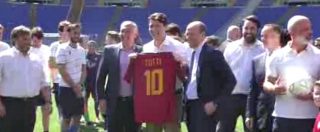 Copertina di Justin Trudeau all’Olimpico con Pallotta indossa la maglia di Totti