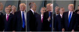 Copertina di Vertice Nato, Trump fa il “bullo”: il presidente Usa spinge via il premier del Montenegro nel momento della foto