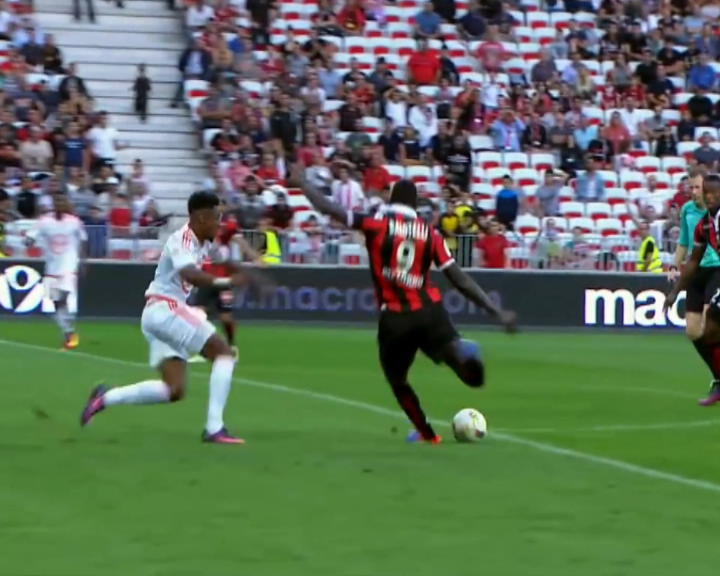 Copertina di Calcio, anche la “mattonella” di super Mario nella Top 5 del Nizza