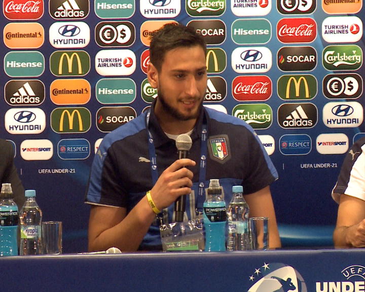 Copertina di Donnarumma, il portiere dell’Under21 in conferenza stampa: “Il mio futuro? Dopo l’Europeo”