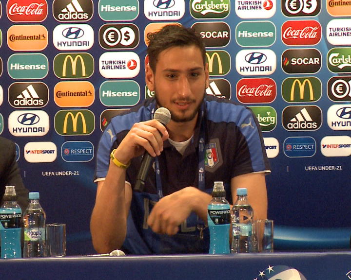 Copertina di Donnarumma a ruota libera, “I dollari in campo? Non me ne ero accorto”. “Social? Li userò ancora”