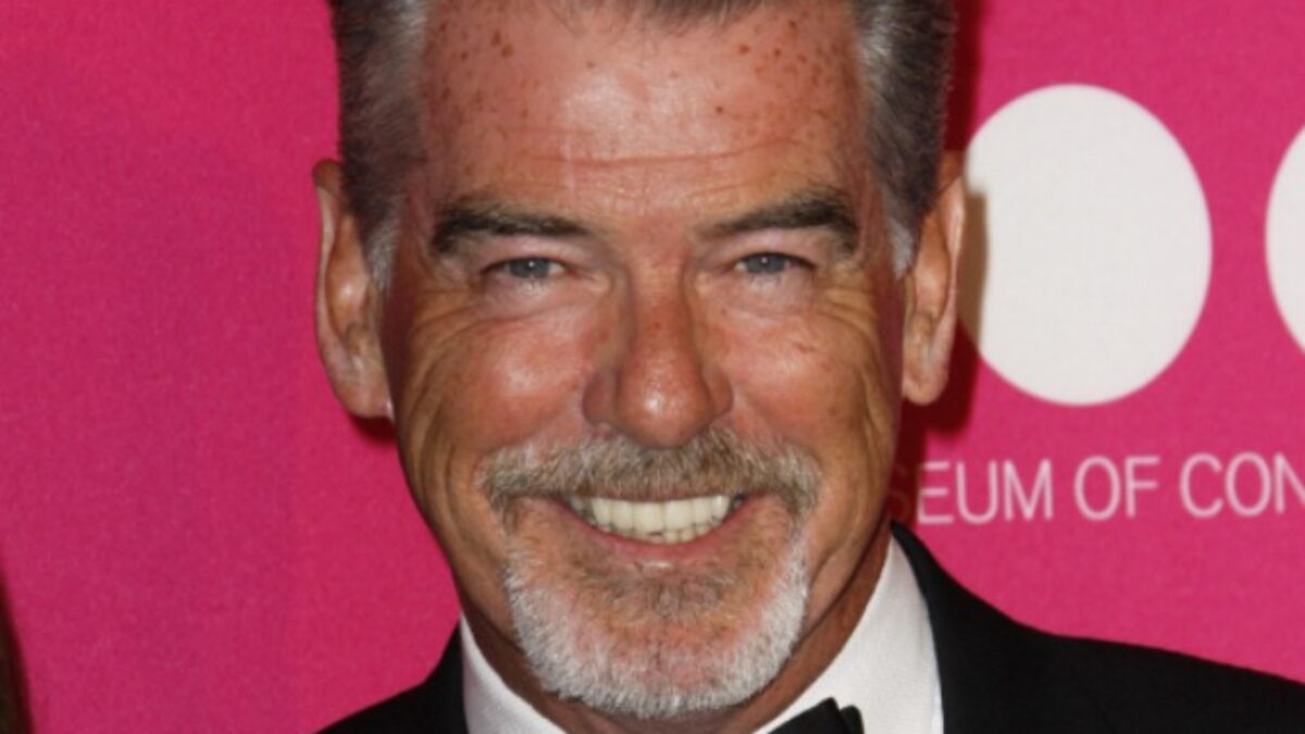 “A 73 anni sento che il tempo passa, ma ho avuto la fortuna di ereditare dei buoni geni. Speriamo che duri. Chi sarà il prossimo attore a fare James Bond? Mia moglie mi ha detto di non parlare”: così Pierce Brosnan