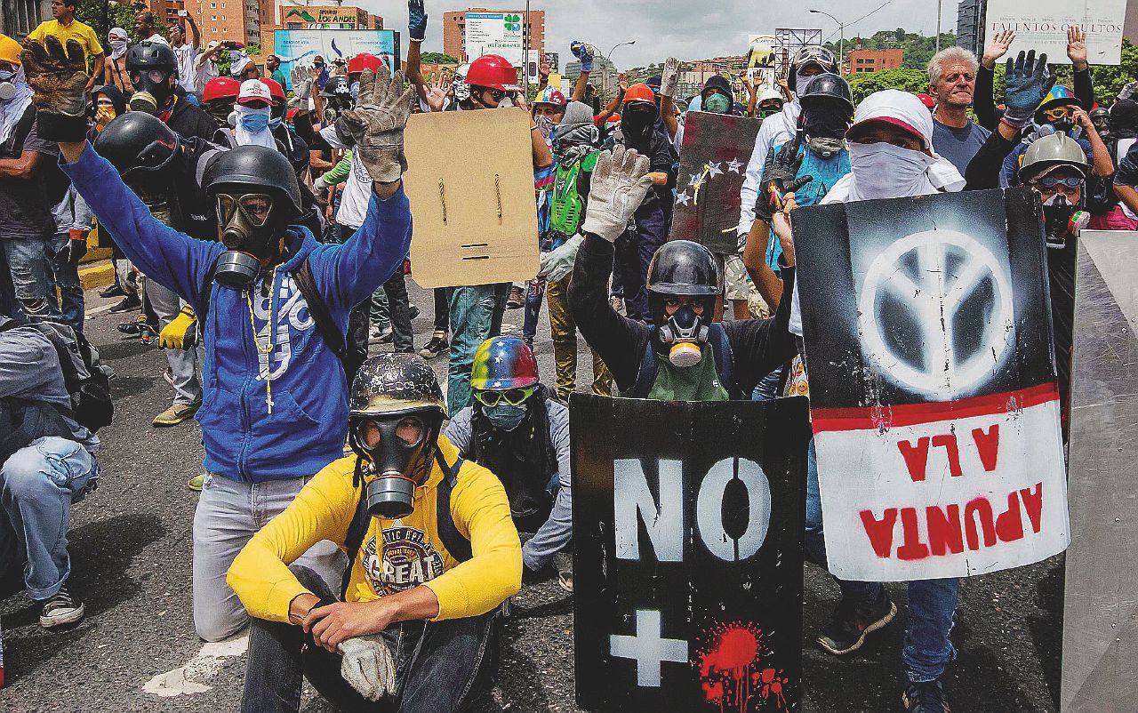 Dalla fame alla rabbia: la rete dei ragazzi contro Maduro Dalla fame alla rabbia: la rete dei ragazzi contro Maduro