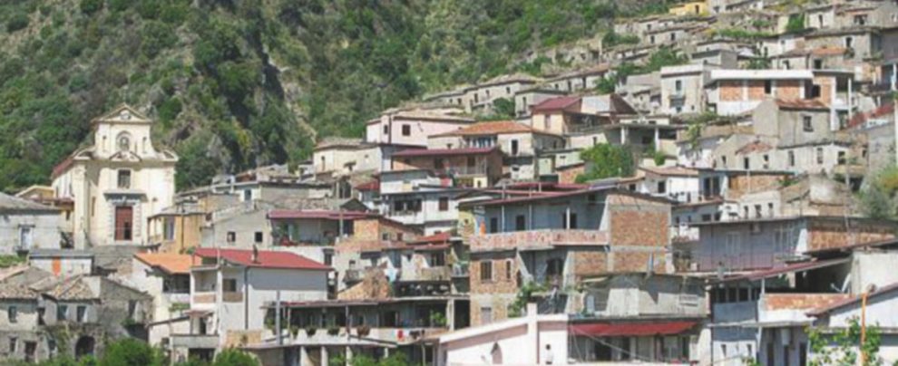 Locride - San Luca, Comune calabrese, dove non c’è un sindaco da anni, ma un commissario - Ansa Da S. Luca al Foggiano: l’Italia che non vota mai