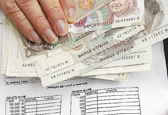 Il riciclatore delle vecchie lire e il miliardo che diventa euro Il riciclatore delle vecchie lire e il miliardo che diventa euro