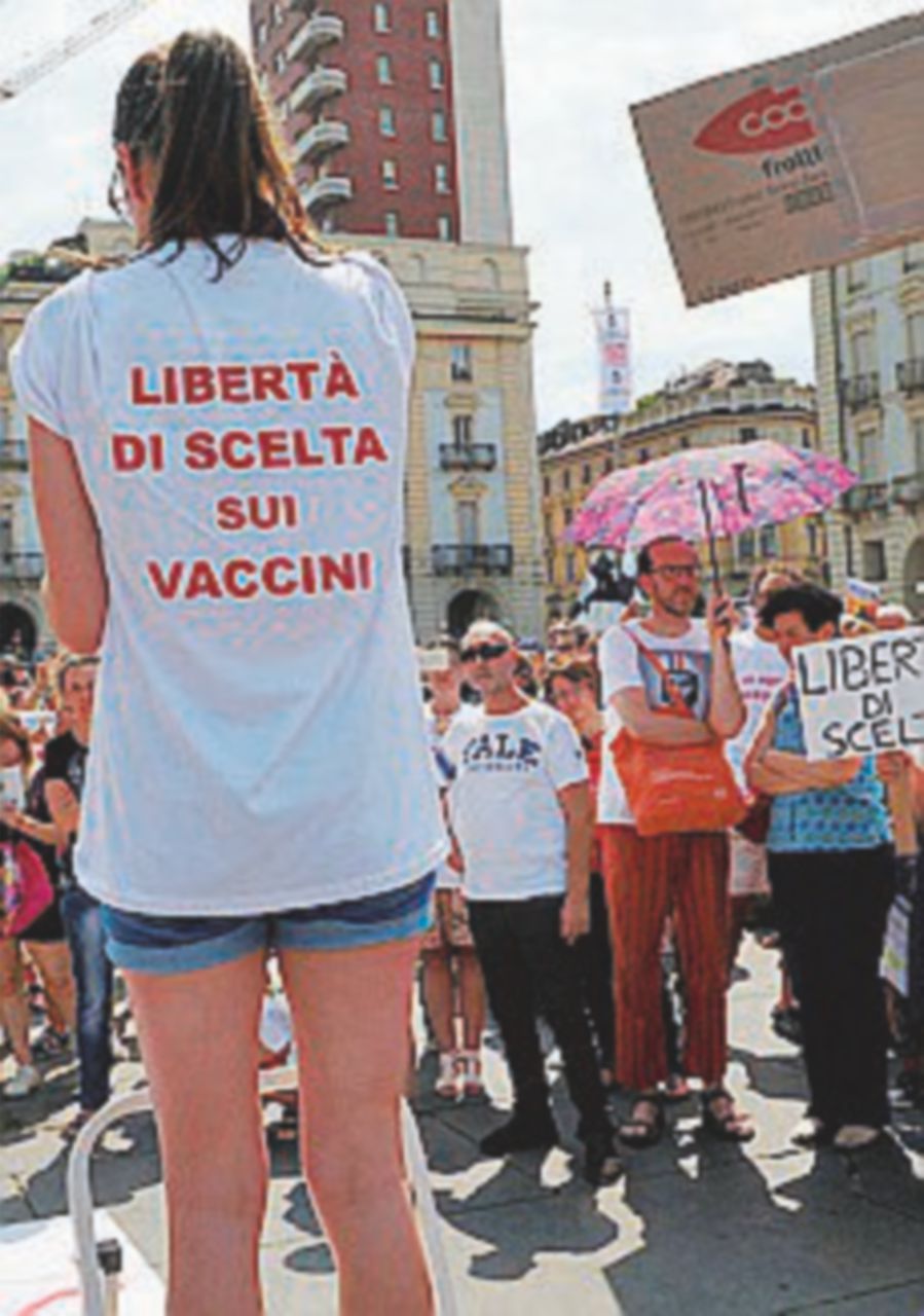 Copertina di Corteo No-vax a Roma. L’Istituto superiore sanità: “Un errore”