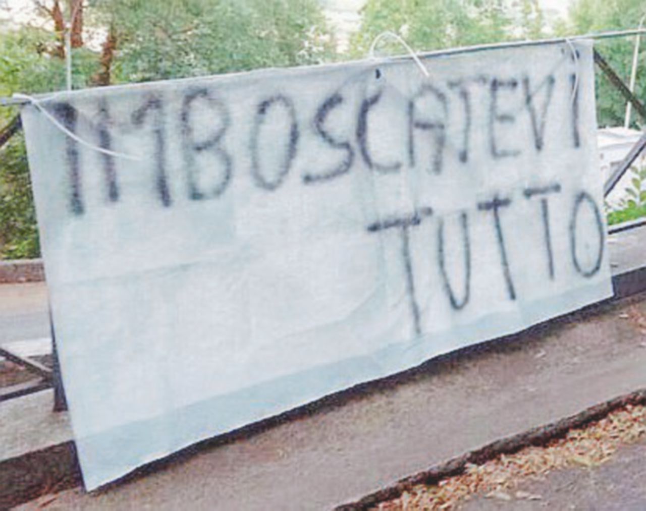 Etruria&C.: manifesti contro la Boschi in paese, a Laterina Etruria&C.: manifesti contro la Boschi in paese, a Laterina