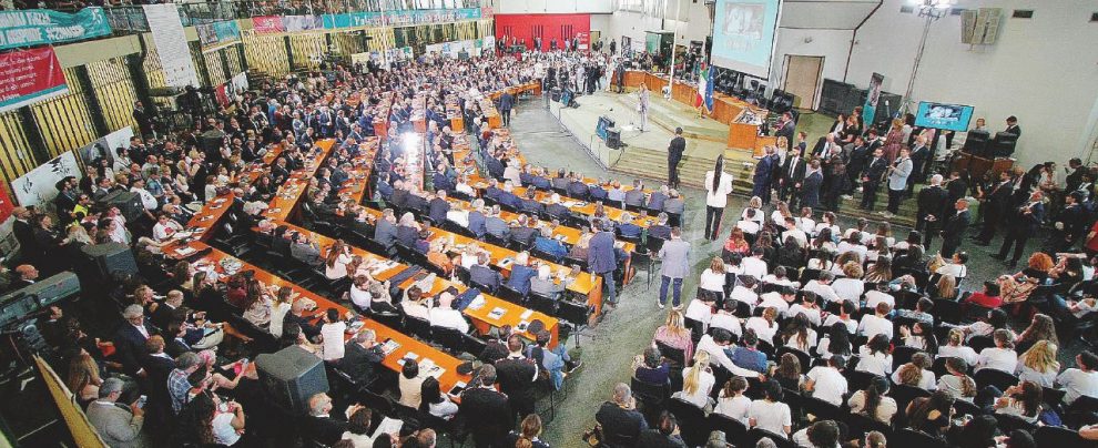 Aula bunker - l’aula bunker dell’Ucciardone durante le celebrazioni per Falcone - Ansa “Città di politici-zombie e Antimafia neomelodica”