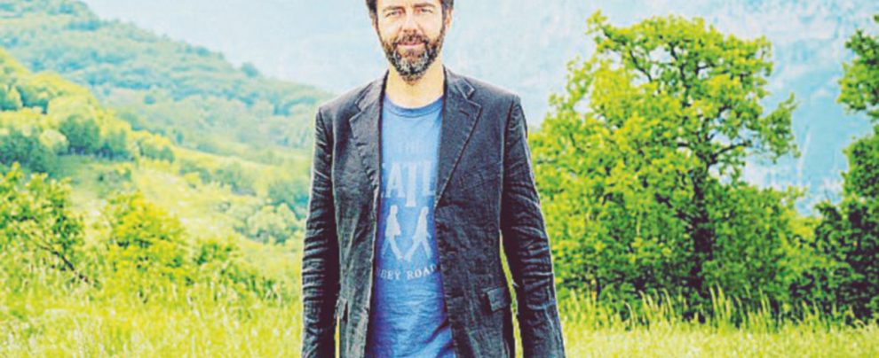 Concittadino d’onore - Neri Marcorè è nato a Sant’Elpidio in provincia di Fermo dove dirige il teatro Risorgi Marche con Neri Marcorè e la musica