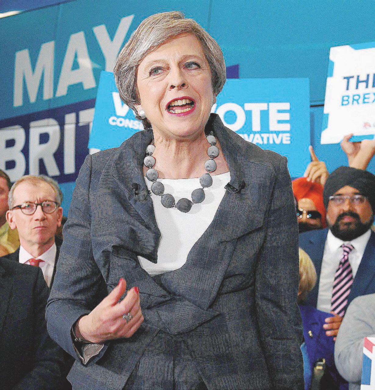In bilico - La premier Theresa May a Downing street dal luglio 2016 Gli 007 colabrodo spingono Corbyn al pareggio con May