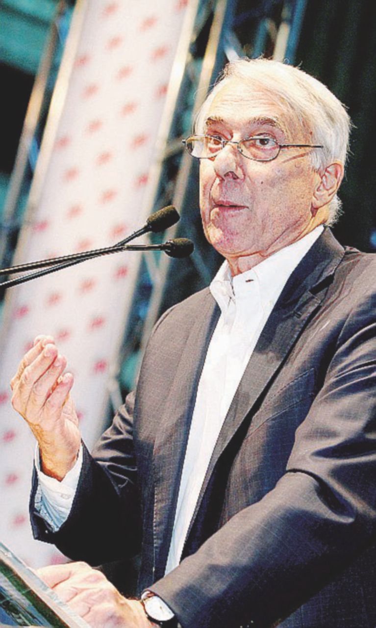 Bersani blocca Pisapia: nessuno stop ai vendoliani Bersani blocca Pisapia: nessuno stop ai vendoliani