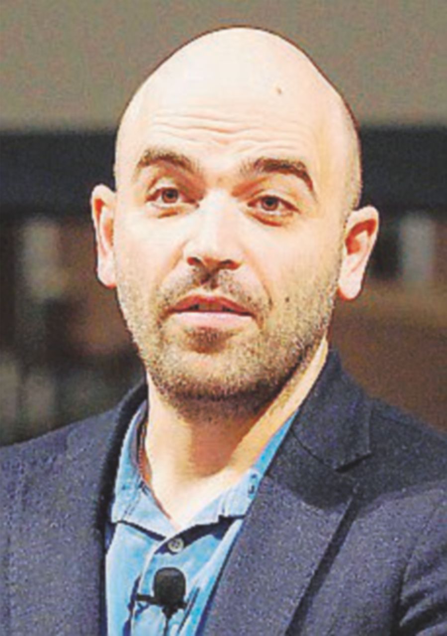 Saviano ringrazia, ma non farà politica: “Resto uno scrittore” Saviano ringrazia, ma non farà politica: “Resto uno scrittore”