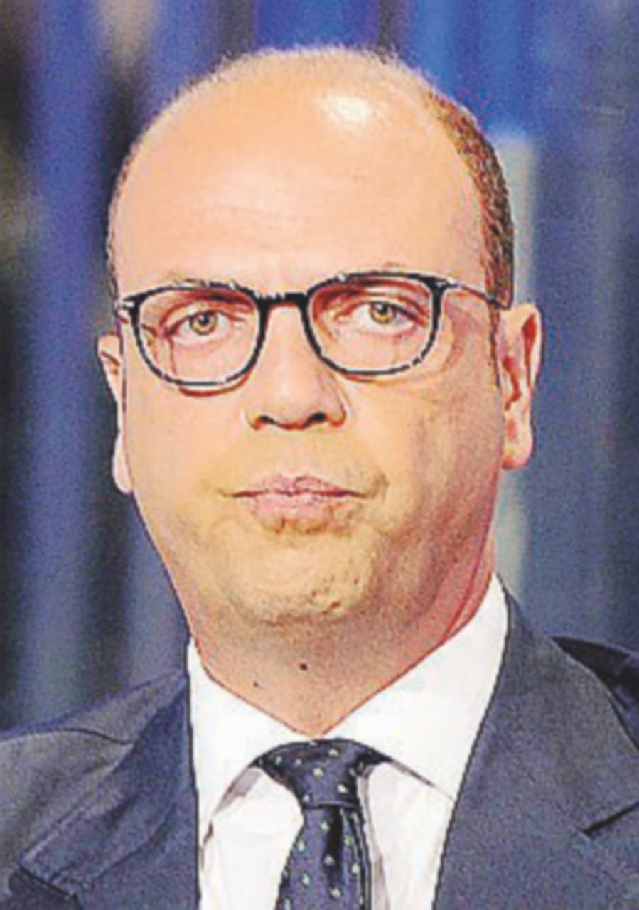 L’aplomb di Alfano: “L’Inciucellum è affondato! Eurogoal!” L’aplomb di Alfano: “L’Inciucellum è affondato! Eurogoal!”