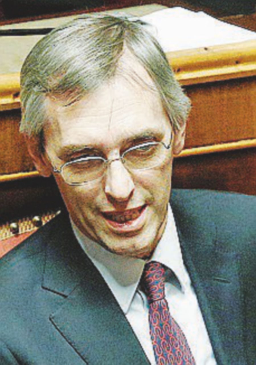 L’avvocato Ghedini nega i “contatti diretti e indiretti” L’avvocato Ghedini nega i “contatti diretti e indiretti”