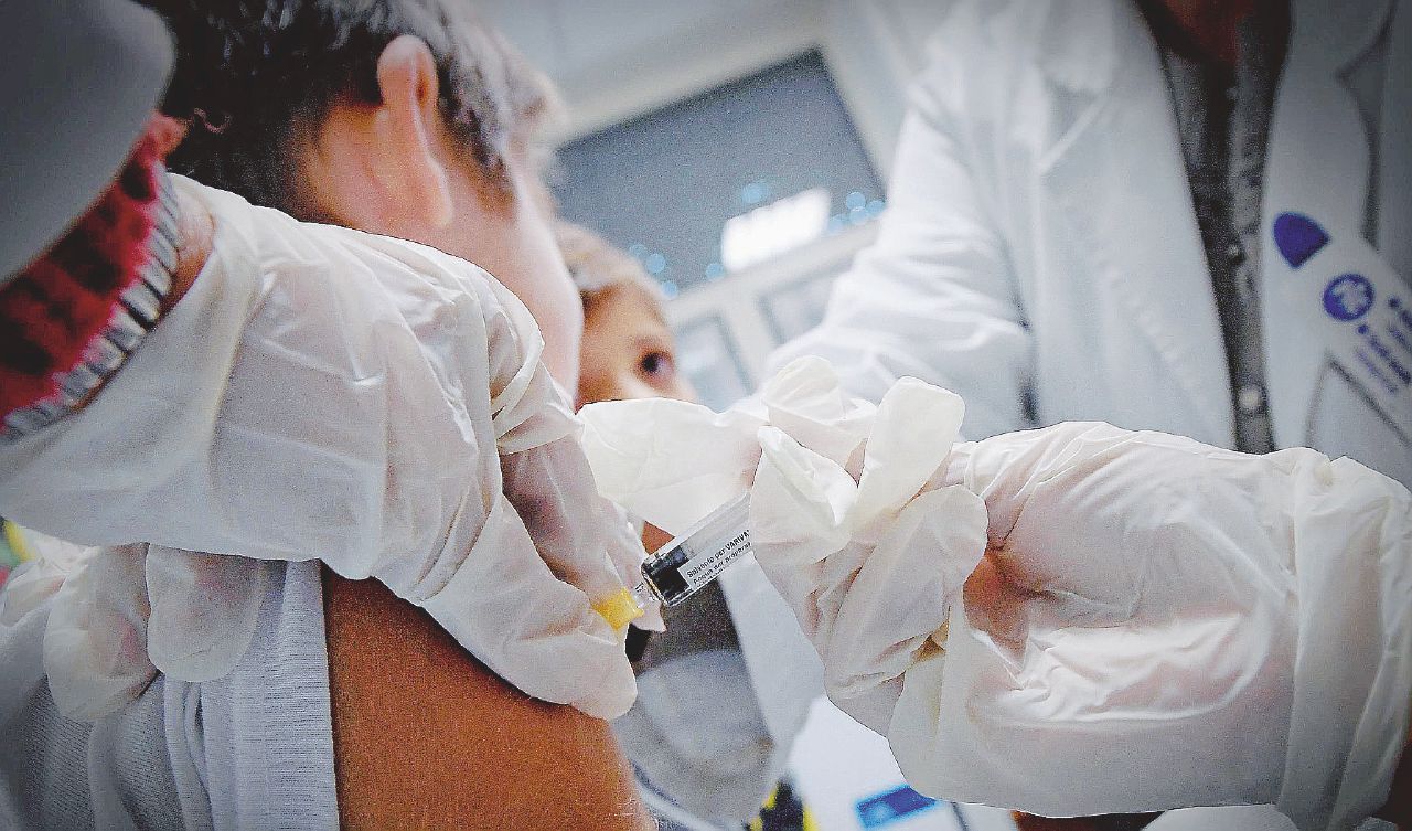 Iniezioni di inefficienza: piano vaccini, inizia il caos Iniezioni di inefficienza: piano vaccini, inizia il caos