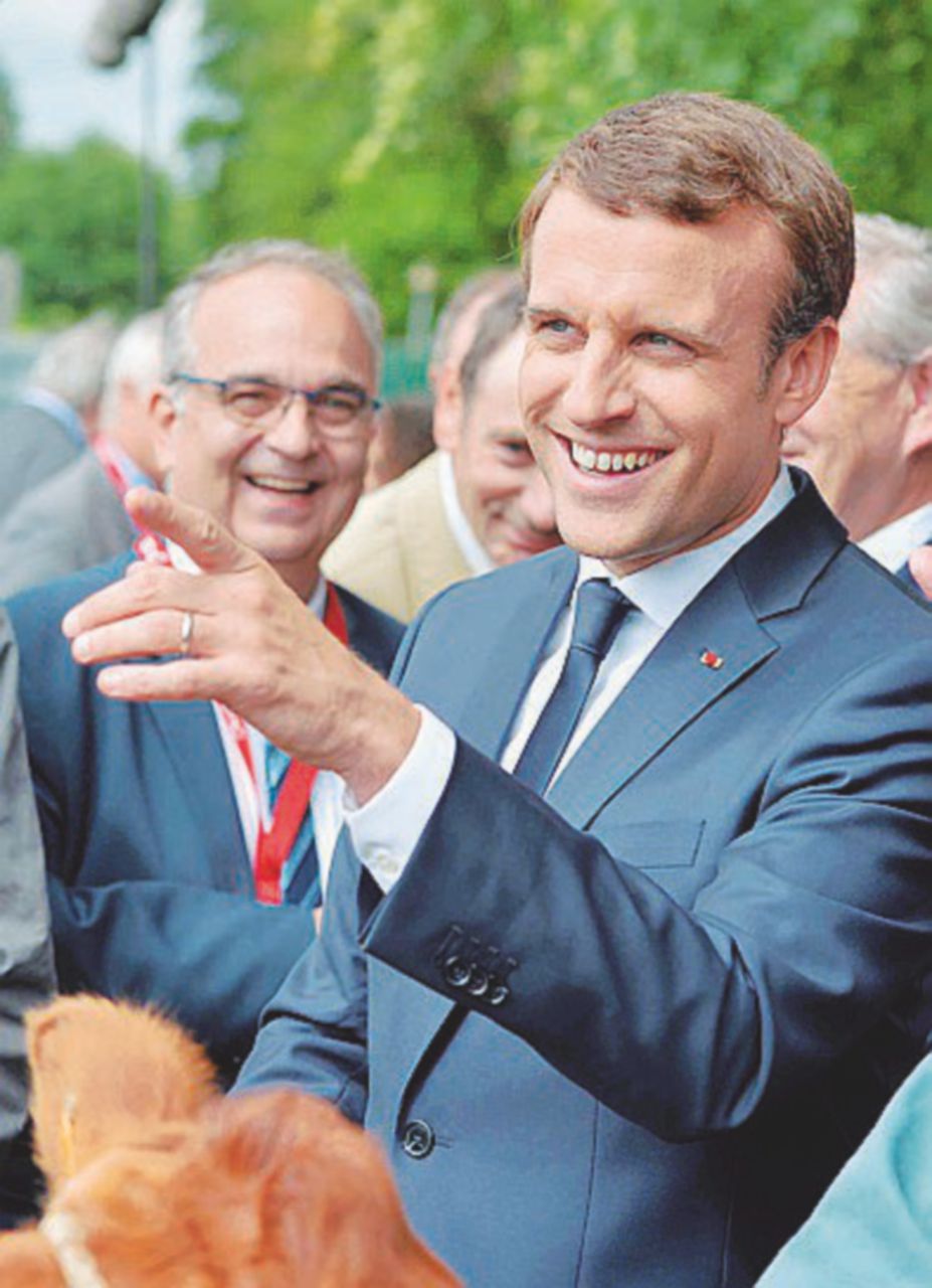 Sulla cresta dell’onda - Macron in campagna - LaPresse Macron turbo-En Marche! si prepara a invadere il Parlamento francese