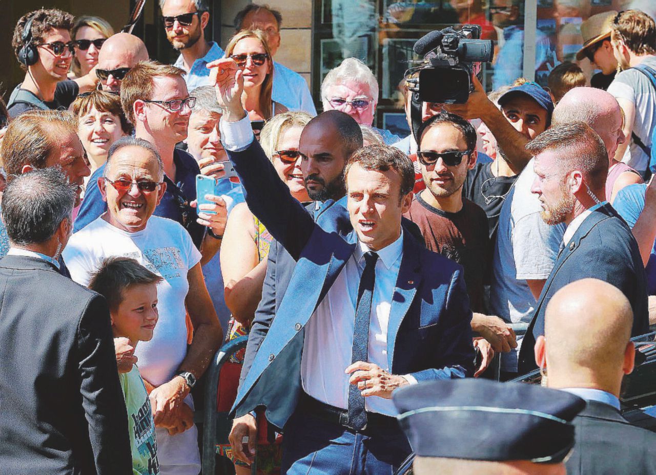 Effetto Macron: 400 seggi. En marche ora va di corsa Effetto Macron: 400 seggi. En marche ora va di corsa