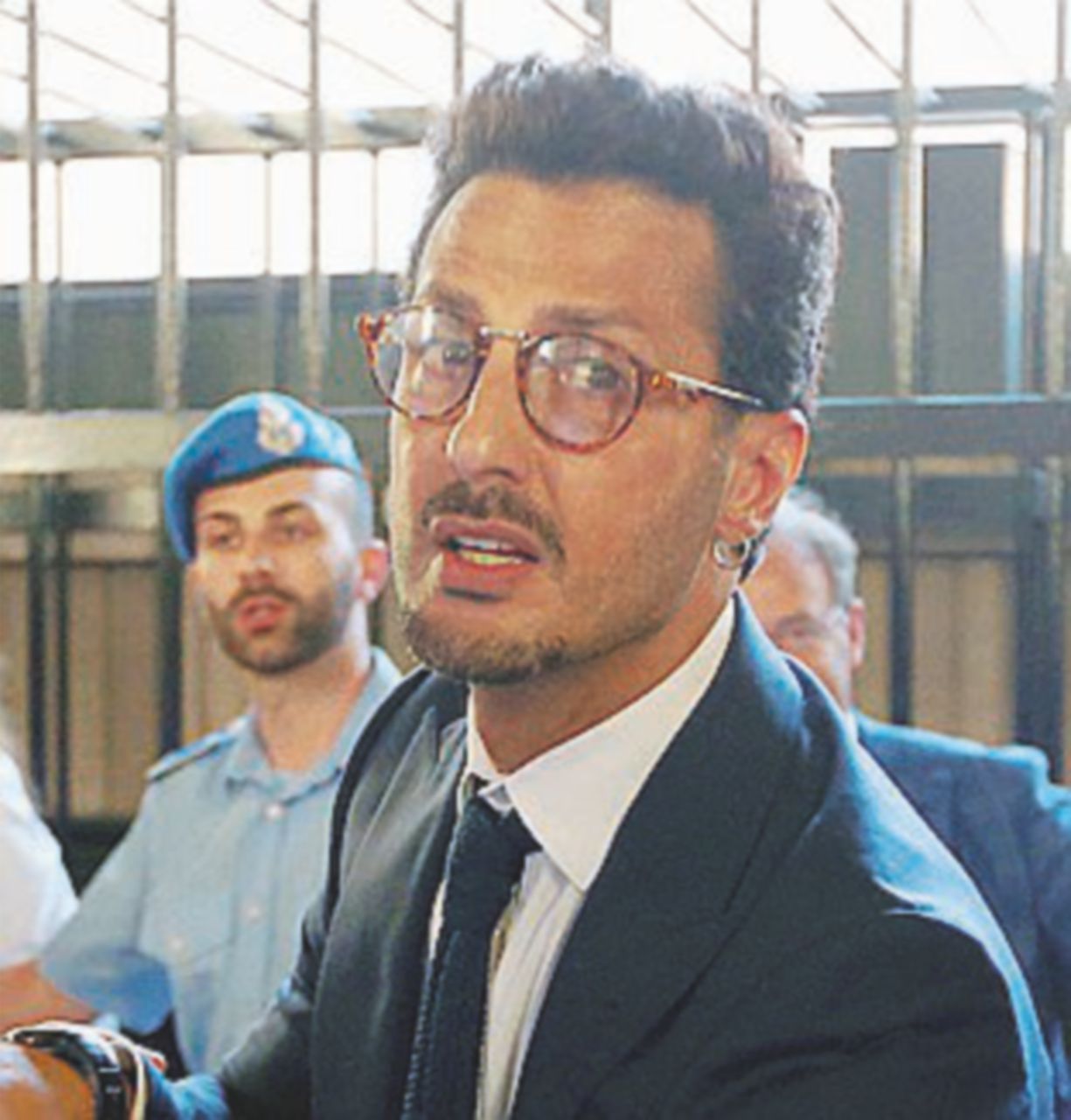 In aula - Fabrizio Corona dopo la sentenza - Ansa Corona, un anno per frode fiscale. Assolto per altre accuse. Resta in galera
