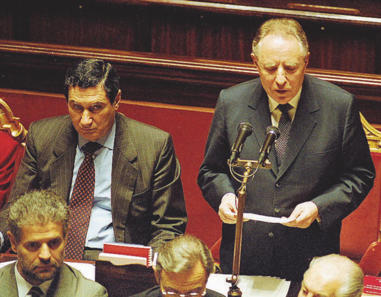 12 maggio 93 - Il premier Carlo Azeglio Ciampi (1920-2016) alla Camera col ministro dell’Interno Nicola Mancino - Ansa “In caso di golpe non volevano reagire”