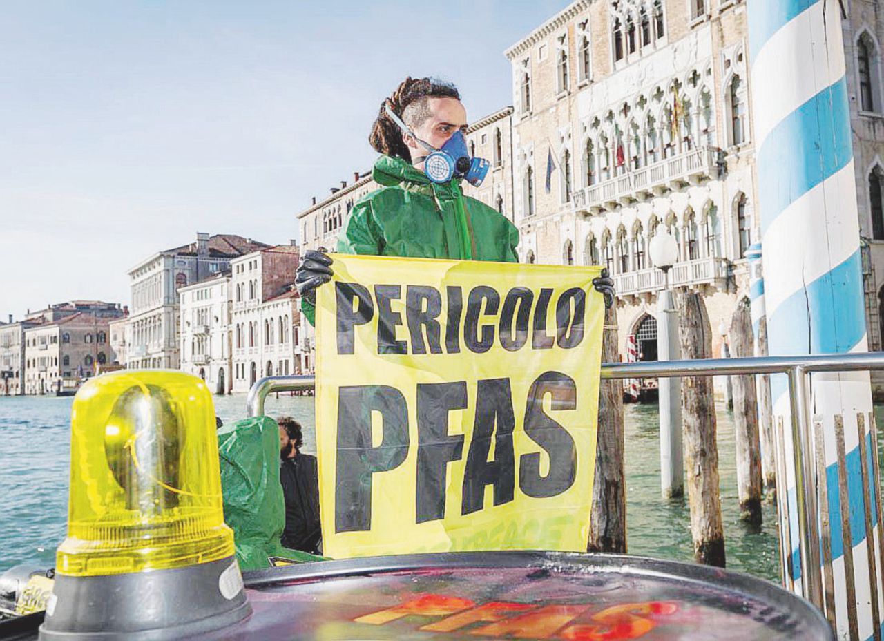 Copertina di “Nascosti fin dal 1990 i rapporti sull’inquinamento in Veneto”