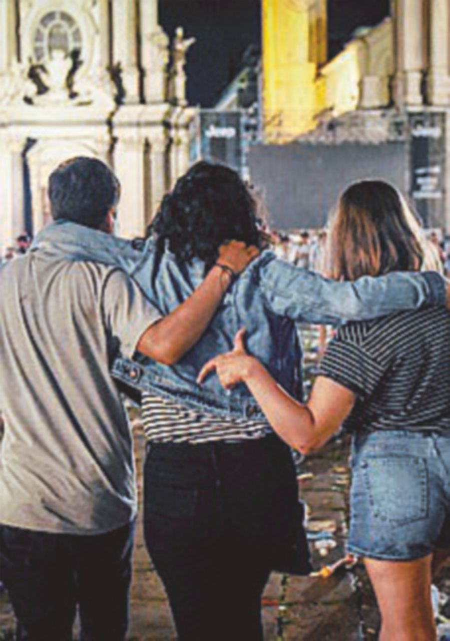 In fin di vita la donna ferita nel caos di piazza San Carlo In fin di vita la donna ferita nel caos di piazza San Carlo