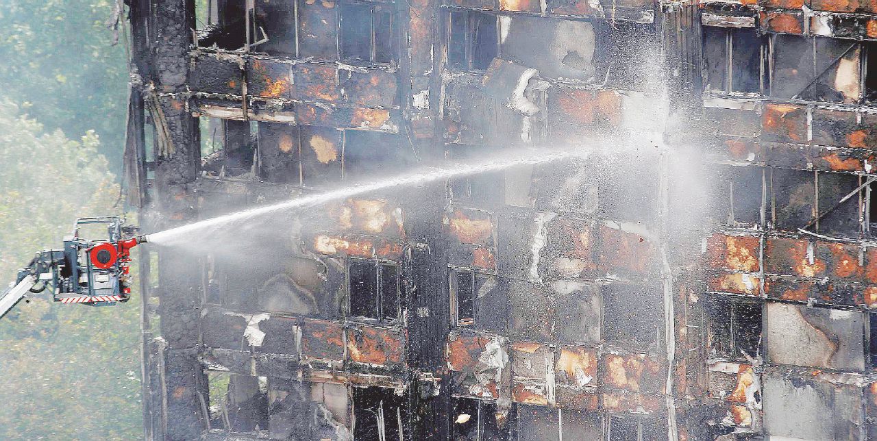 La solidarietà dei musulmani nell’inferno della Grenfell La solidarietà dei musulmani nell’inferno della Grenfell
