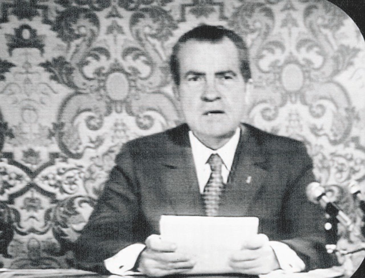 Richard Nixon parla all tv - Ansa Il buco nero dei sospetti che inghiotte i presidenti