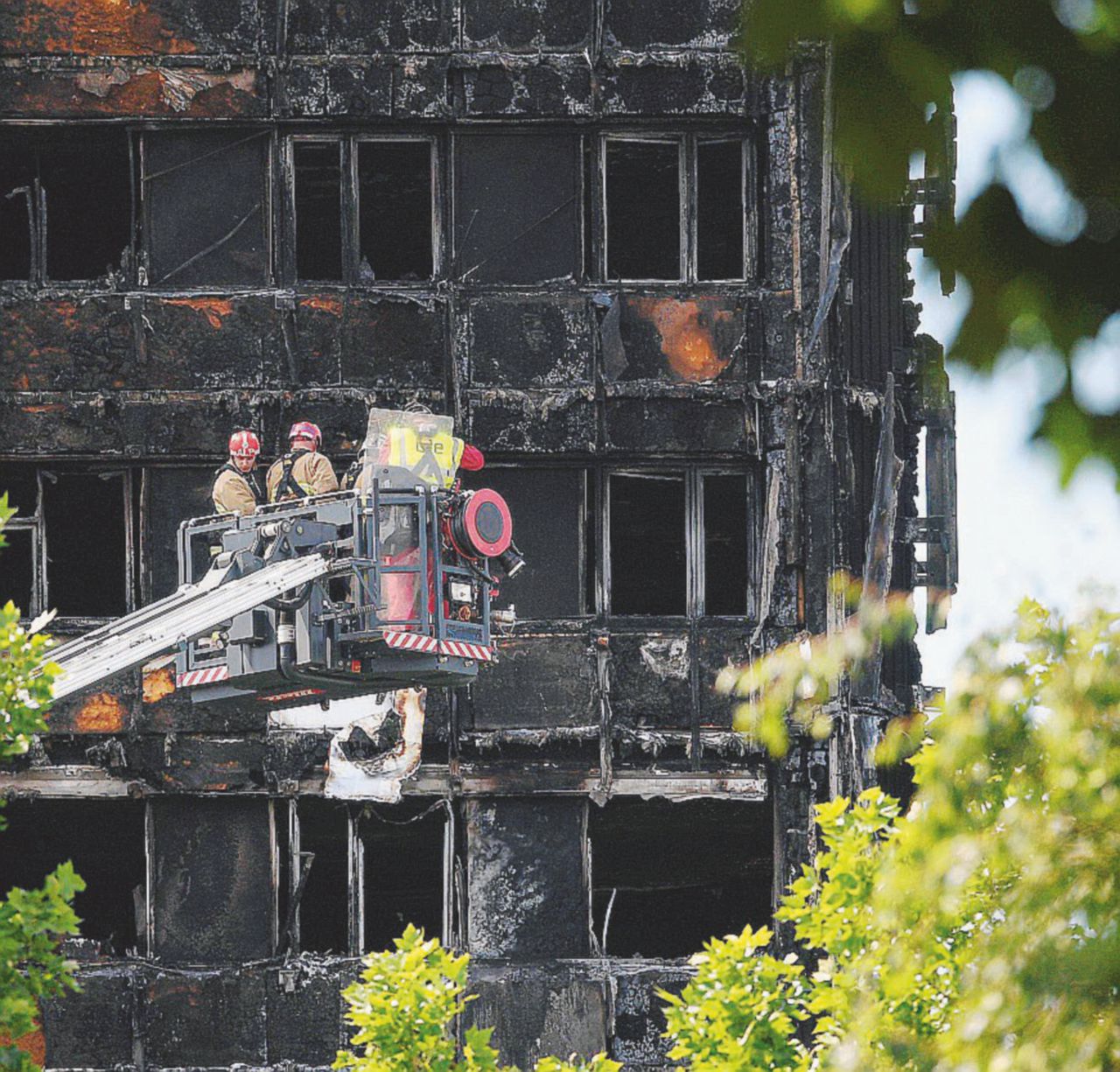Senza speranze - Non ci sono possibilità di trovare sopravvissuti - Ansa Nella Grenfell sono morti per risparmiare 6.000 euro