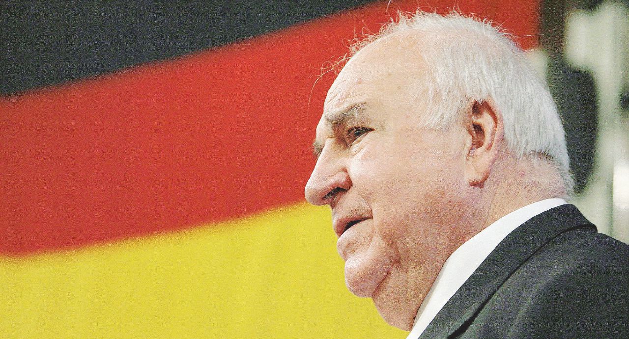 Helmut: patria, ideali e salsicce. Il Cancelliere che squarciò il Muro Helmut: patria, ideali e salsicce. Il Cancelliere che squarciò il Muro