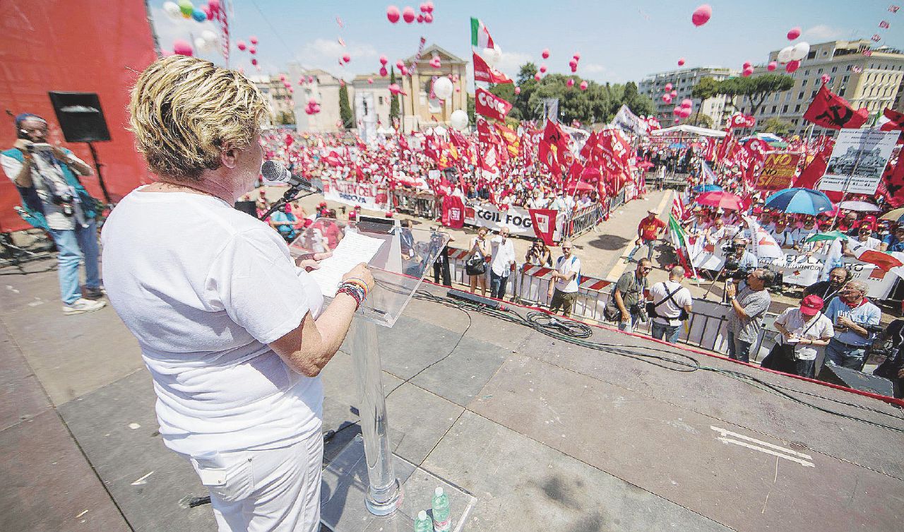 La piazza anti-voucher: “Ci avete preso in giro” La piazza anti-voucher: “Ci avete preso in giro”