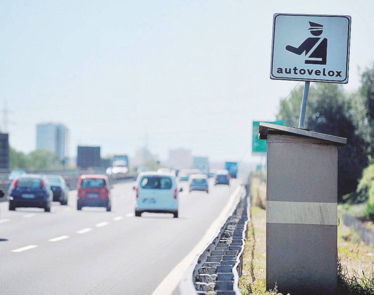 Autovelox trappola e limiti di velocità per sanare i bilanci Autovelox trappola e limiti di velocità per sanare i bilanci